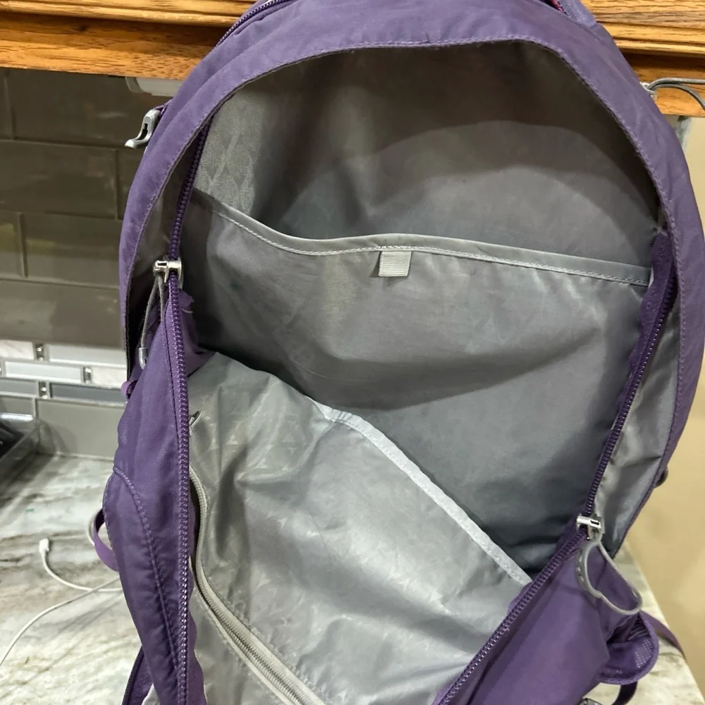 Osprey Nova 24/Seven Series Women’s Backpack Purple Laptop Pad Hiking Travel Bag - Picture 3 of 8